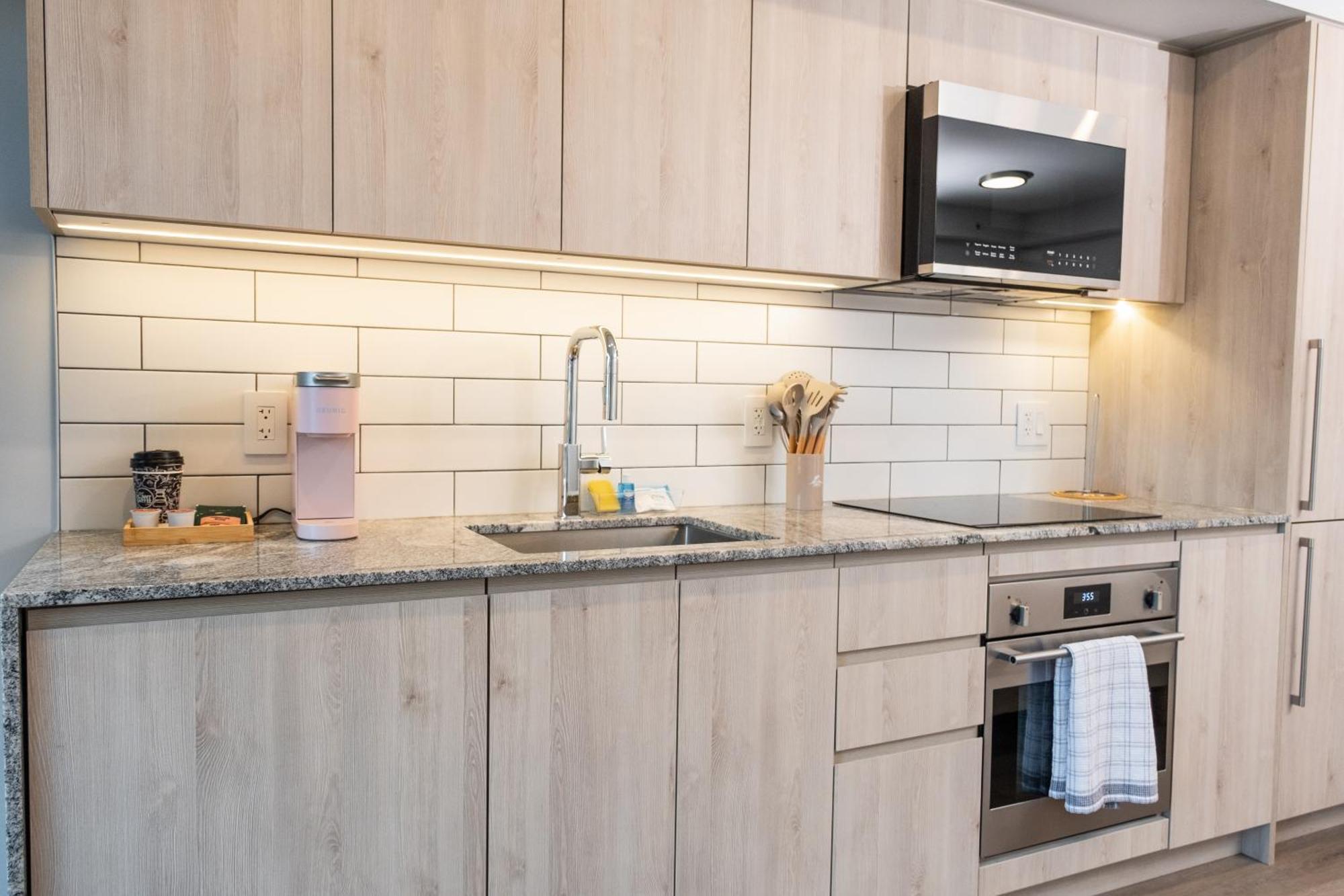 Downtown Center Silverstone Tower I And II Long-Term Booking Only Your Second Home In Vancouver Eksteriør billede