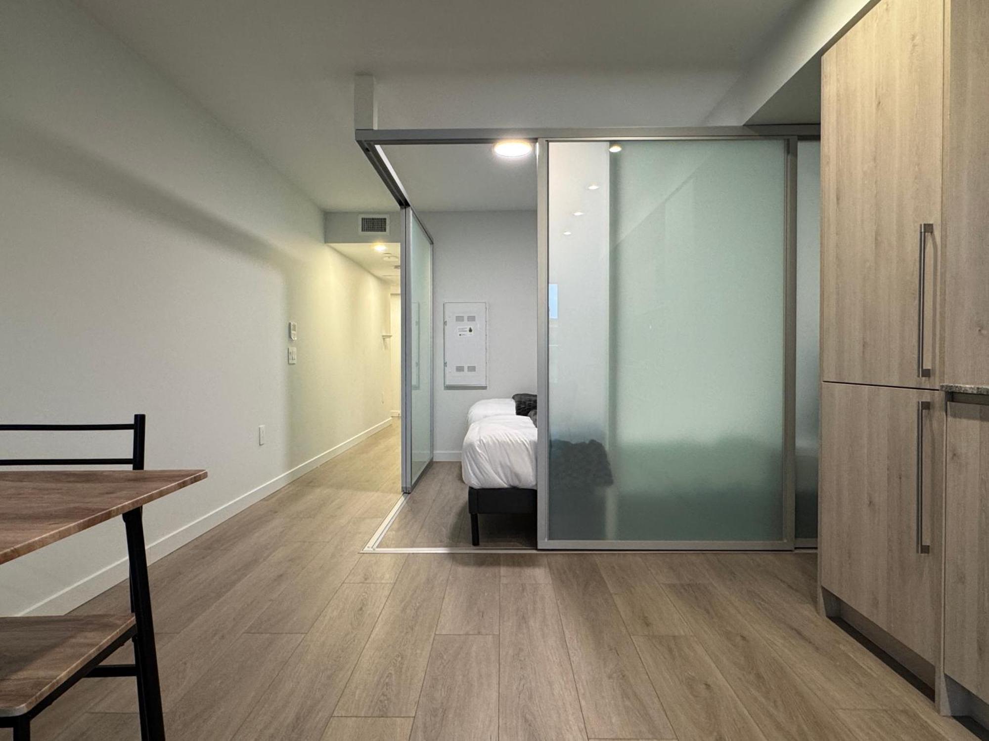 Downtown Center Silverstone Tower I And II Long-Term Booking Only Your Second Home In Vancouver Eksteriør billede